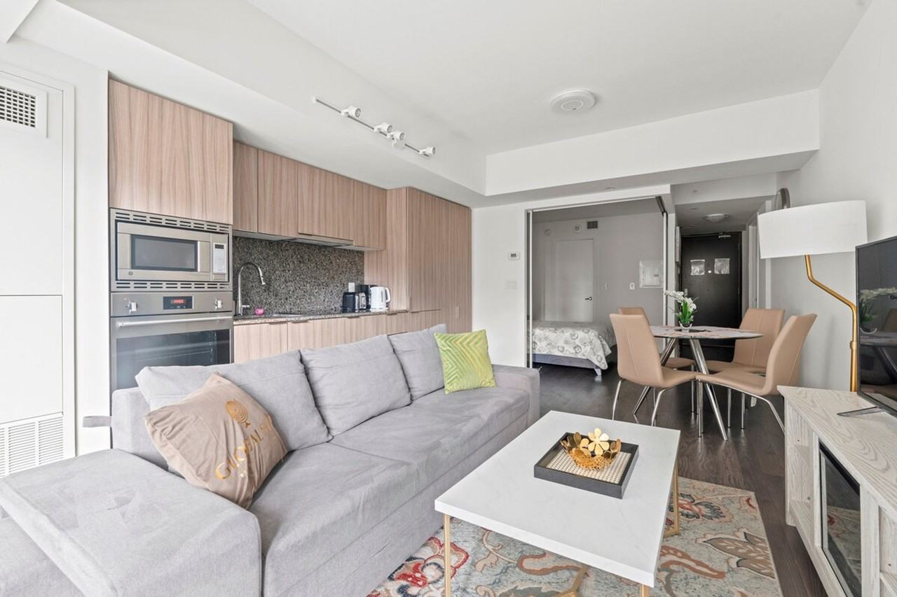 955 Bay St #1345956P - Photo 4 of 12
