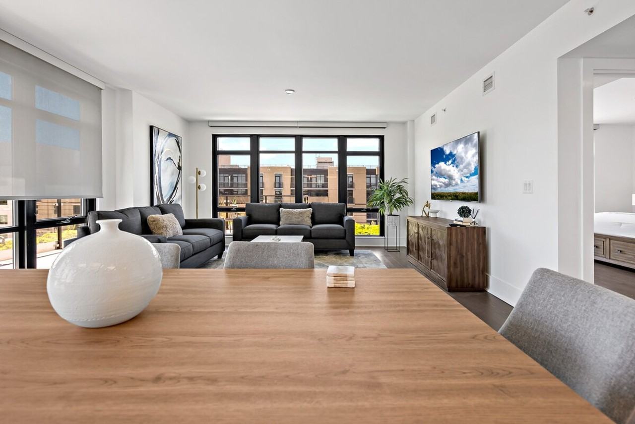 1611 8th St Nw #1395440P - Photo 4 of 40