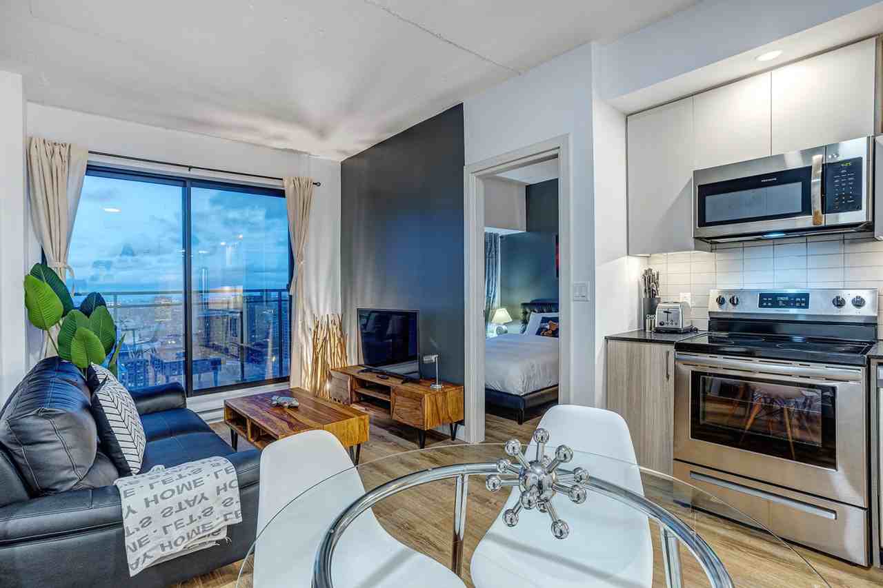 2100 Rue de Bleury - Photo 2 of 23