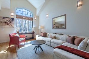 featured image of Cobble Creek Ln