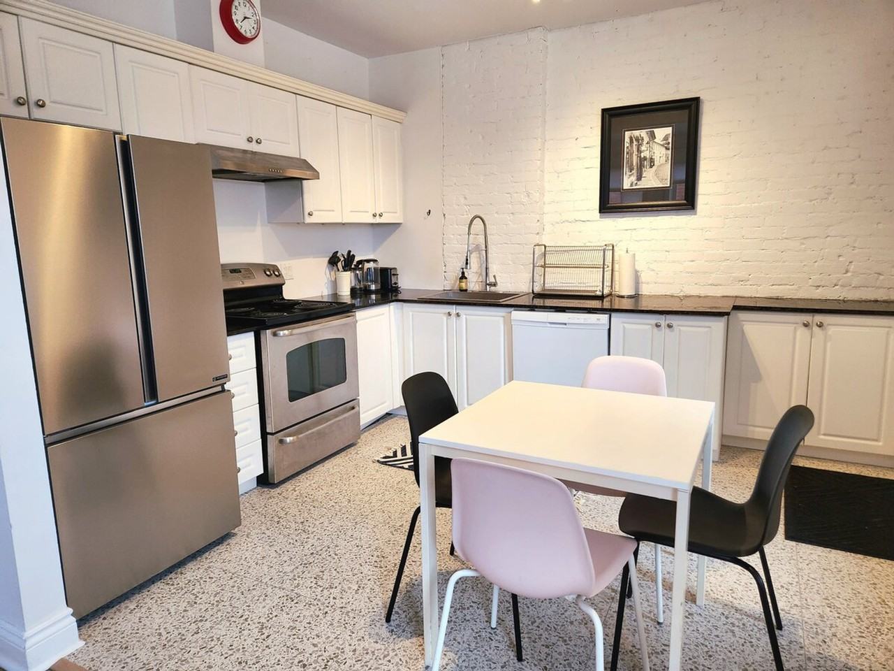 389 Lansdowne Ave #1531113P - Photo 3 of 8