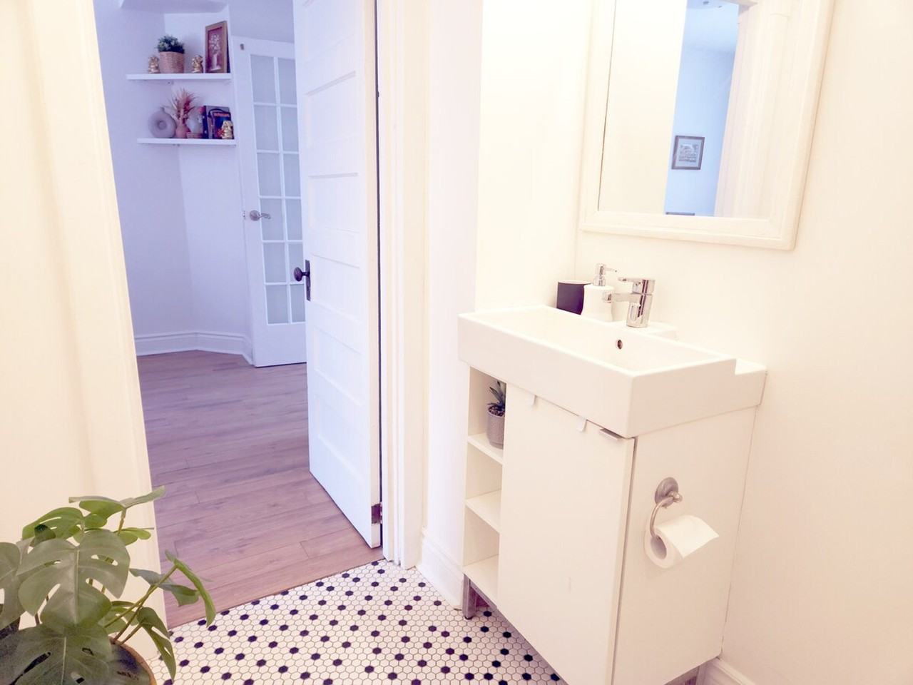 389 Lansdowne Ave #1531113P - Photo 6 of 8