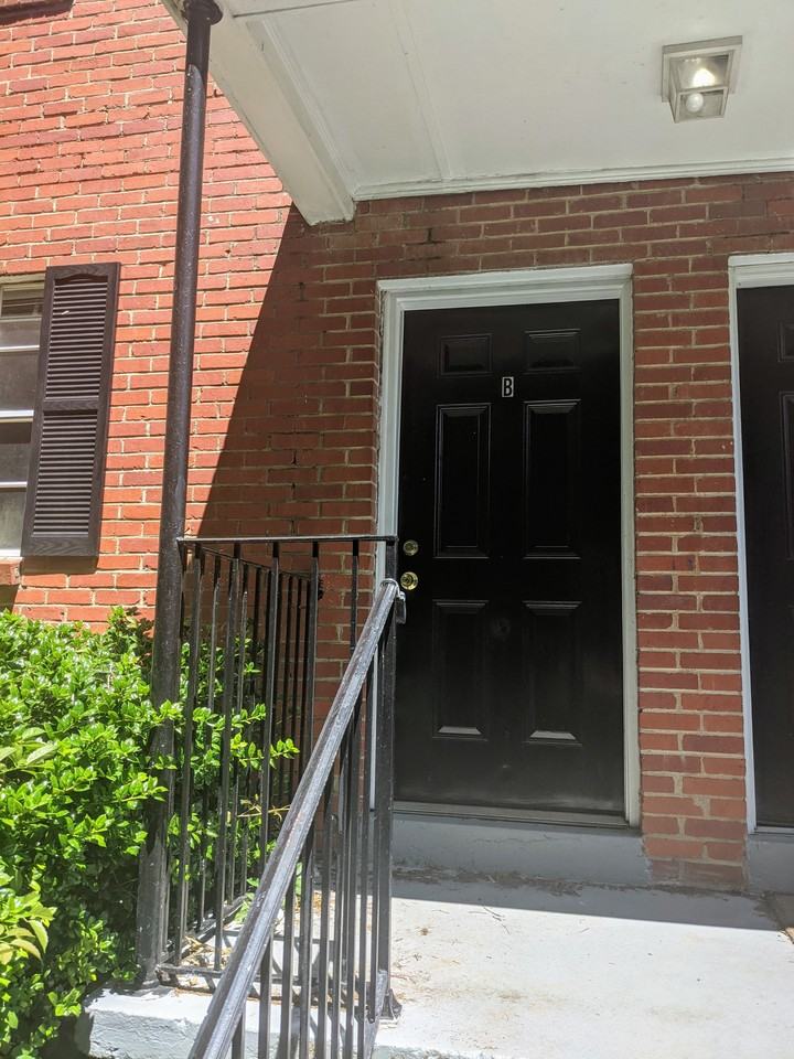 517 N Florida St #B - Photo 2 of 10