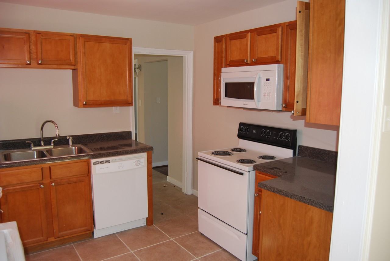 1811 Binford Ln - Photo 3 of 5