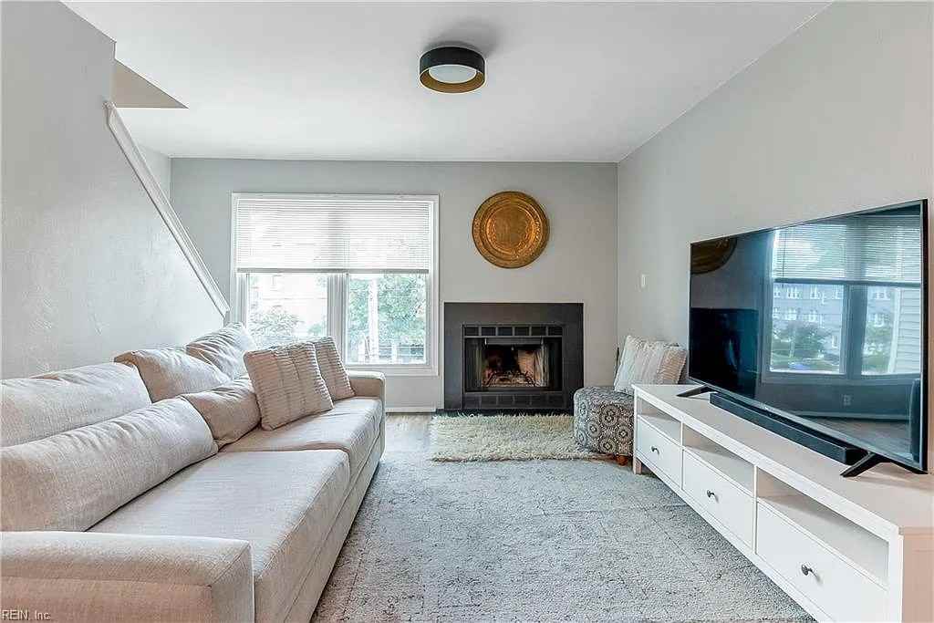 1301 Hampton Blvd #206 - Photo 3 of 25