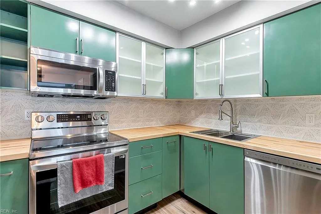 1301 Hampton Blvd #206 - Photo 6 of 25