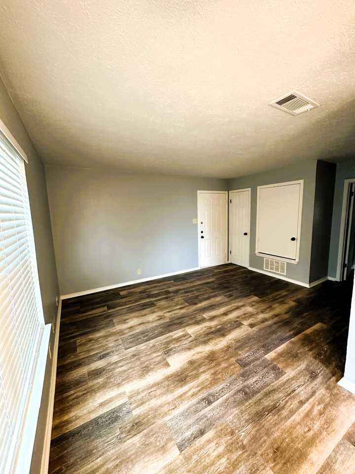 103 Redbud St - Photo 3 of 17