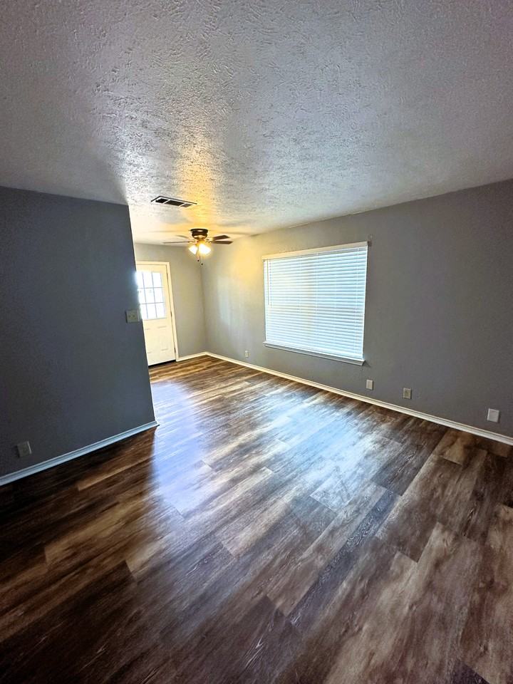 103 Redbud St - Photo 4 of 17