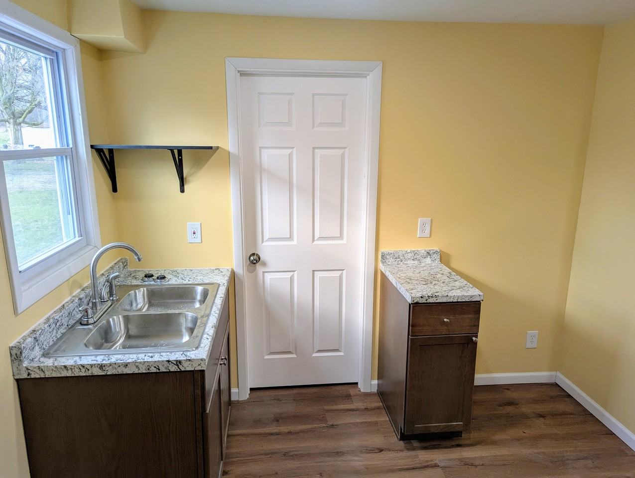 1220 Jacobson Ave - Photo 5 of 9