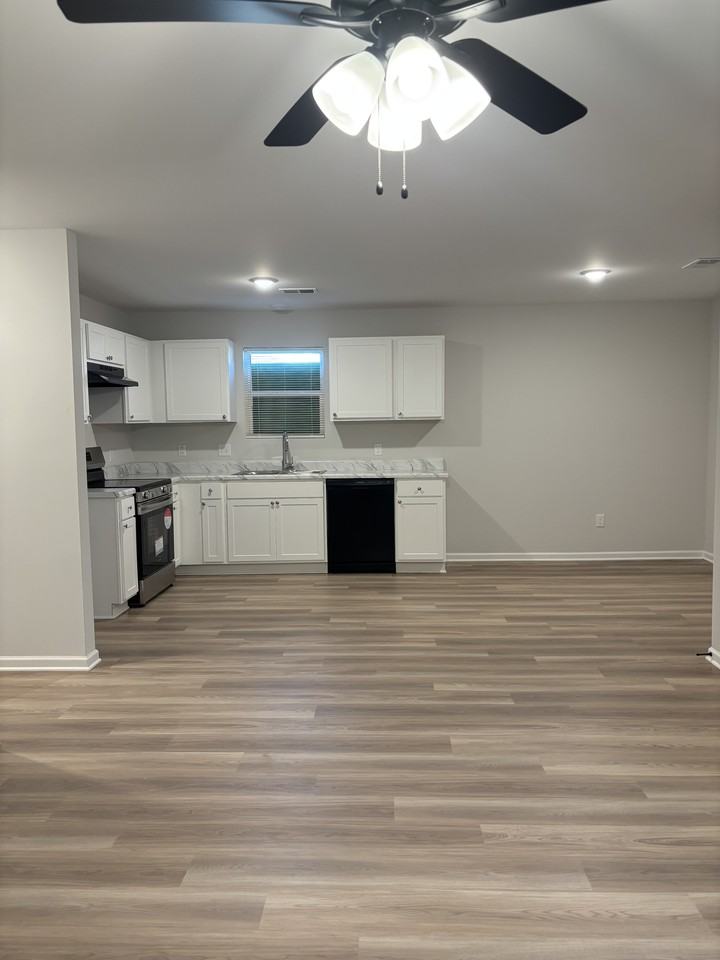 457 Fernhill Cove - Photo 3 of 14