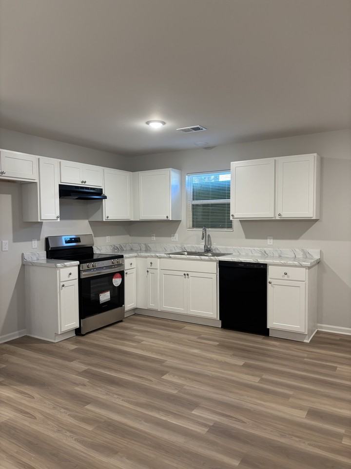 457 Fernhill Cove - Photo 4 of 14