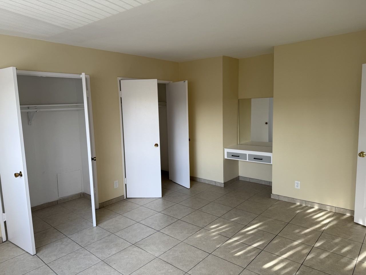 Owensmouth Apartments - Photo 4 of 18
