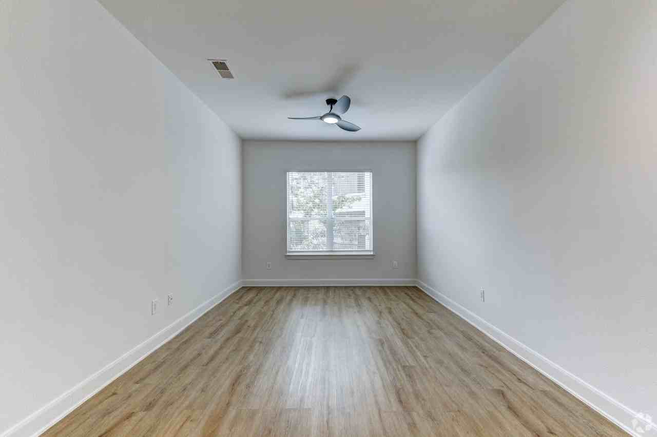 1419 Eldridge Pkwy #DTP - Photo 3 of 9