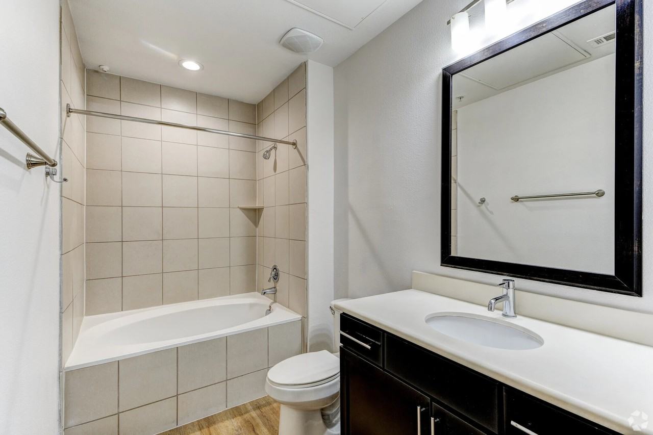 1419 Eldridge Pkwy #DTP - Photo 5 of 9