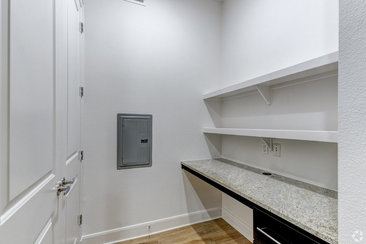 1419 Eldridge Pkwy #DTP - Photo 6 of 9