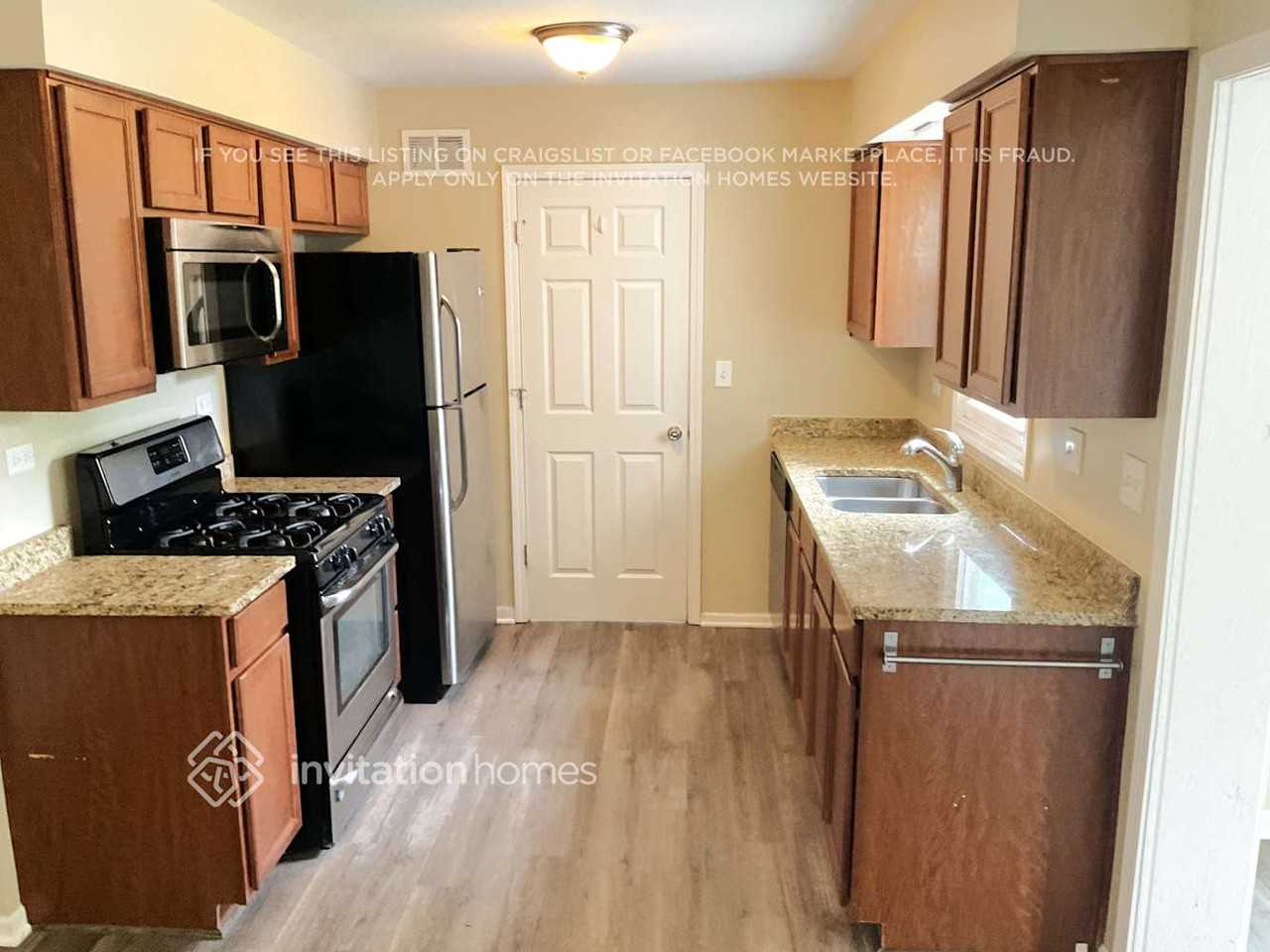 735 Burr Oak Dr - Photo 4 of 11