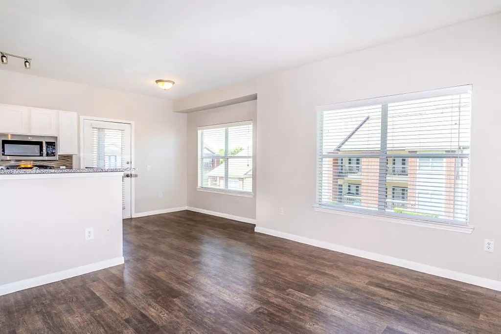 1710 Old Alvin Rd #OBE - Photo 4 of 11