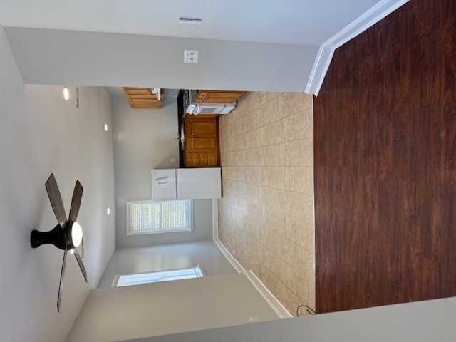 600 E 37th St #2 - Photo 5 of 7