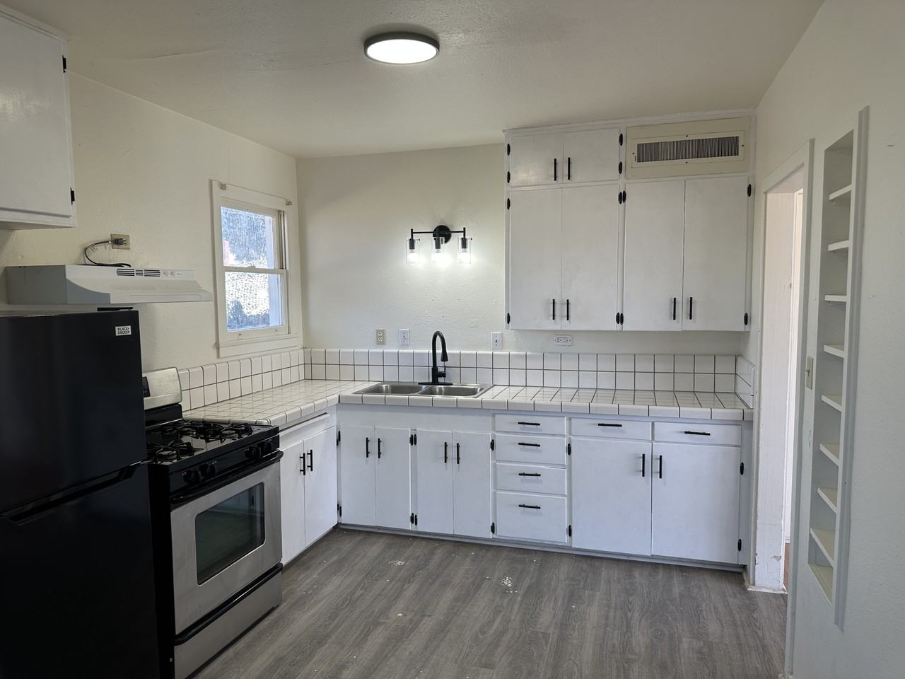 13115 Davenport St ##B - Photo 2 of 5