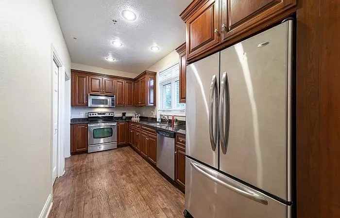 627 N Saint Peter St #1 - Photo 3 of 12