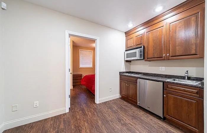 627 N Saint Peter St #1 - Photo 5 of 12
