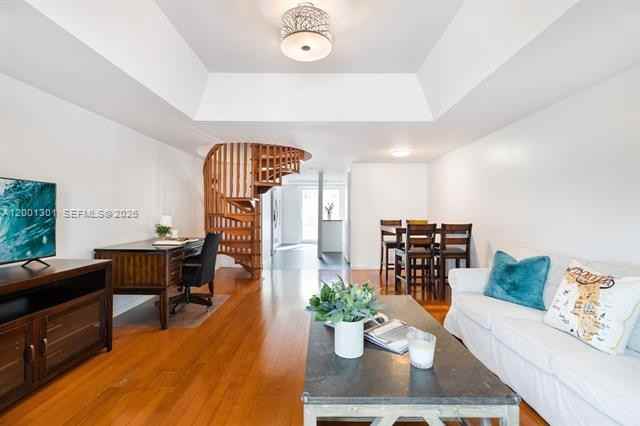 635 Euclid Ave #225