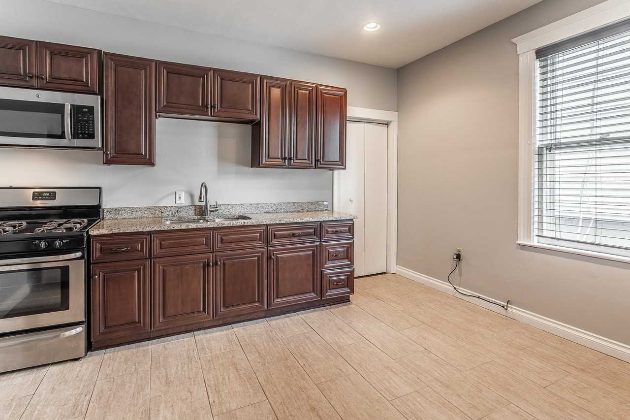 409 E 6th St #2 - Photo 3 of 16