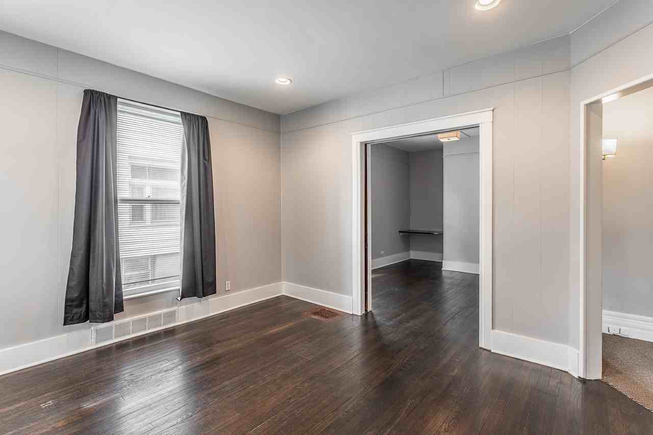 409 E 6th St #2 - Photo 4 of 16