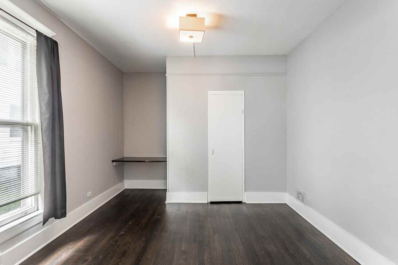 409 E 6th St #2 - Photo 5 of 16