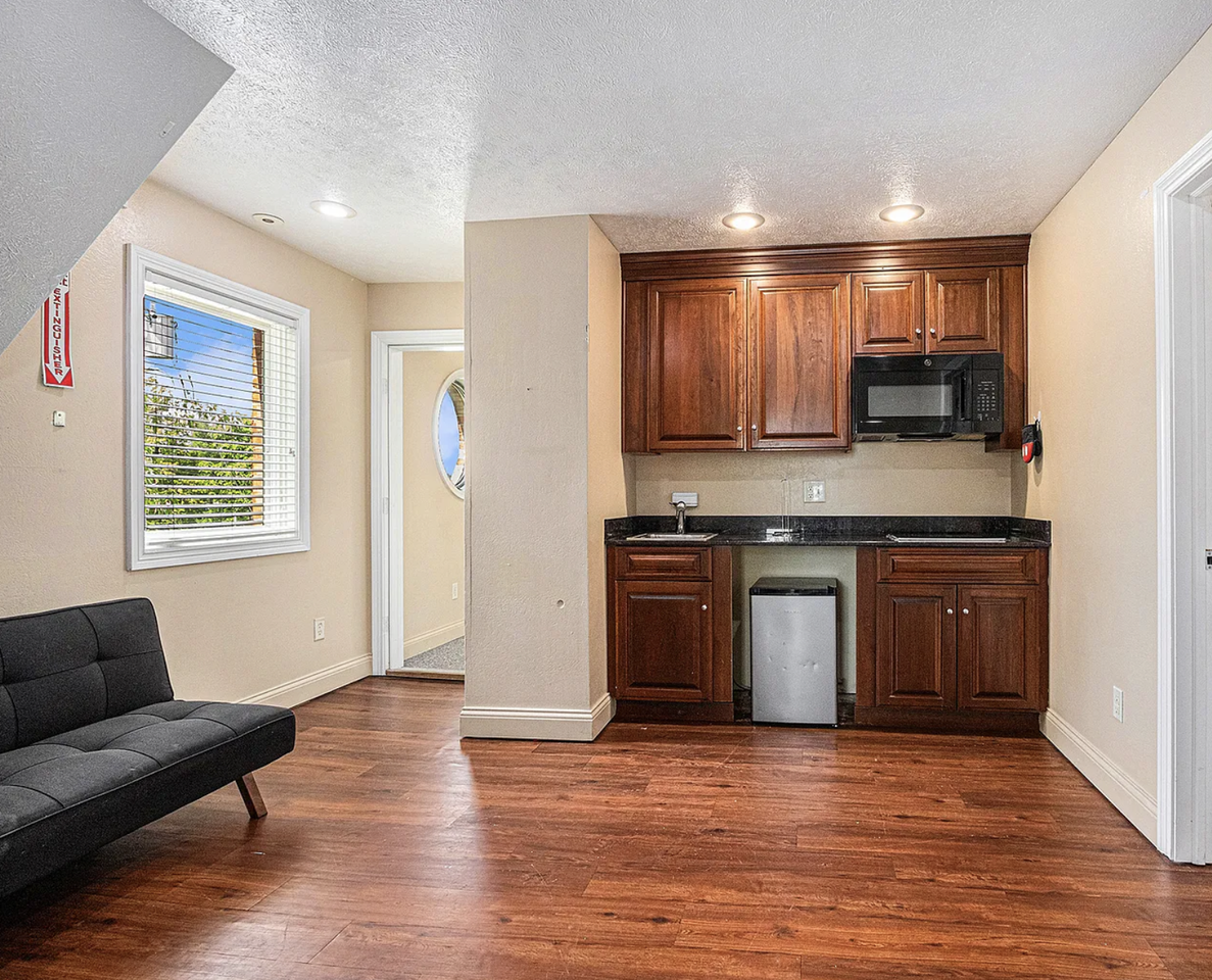 806 S Bend Ave #A - Photo 4 of 15