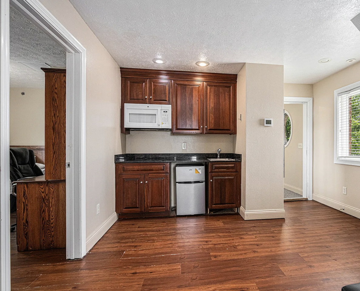 806 S Bend Ave #A - Photo 5 of 15