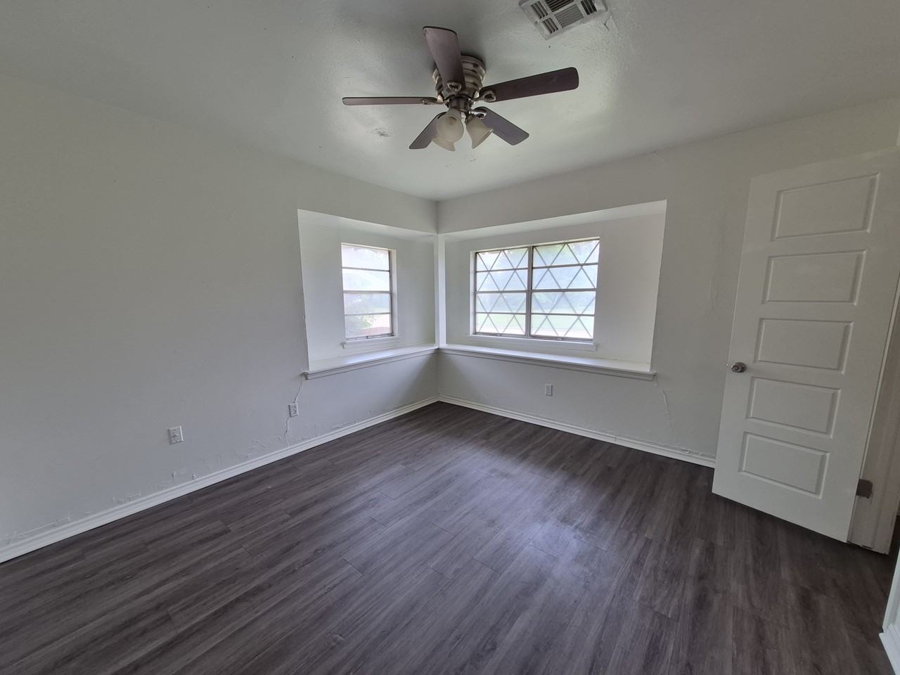 3125 Delmar Rd - Photo 3 of 12