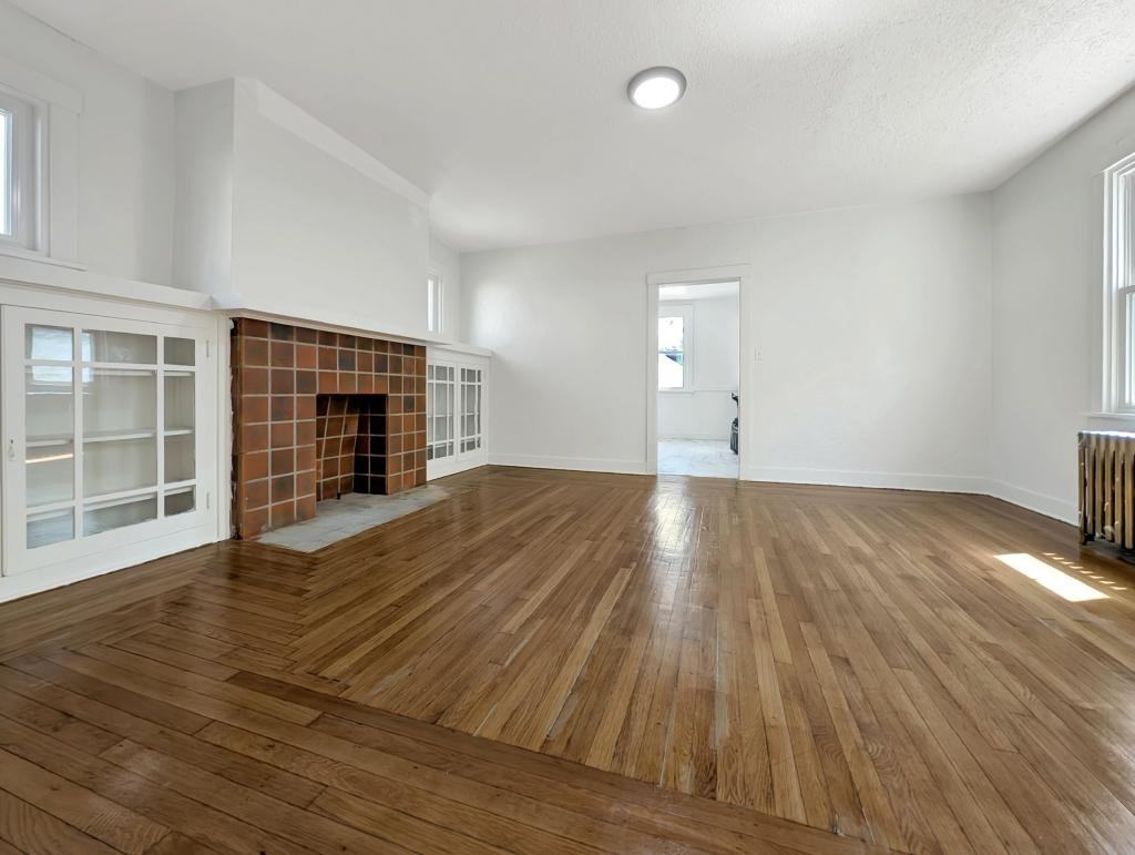 223 Anthony St - Photo 3 of 9