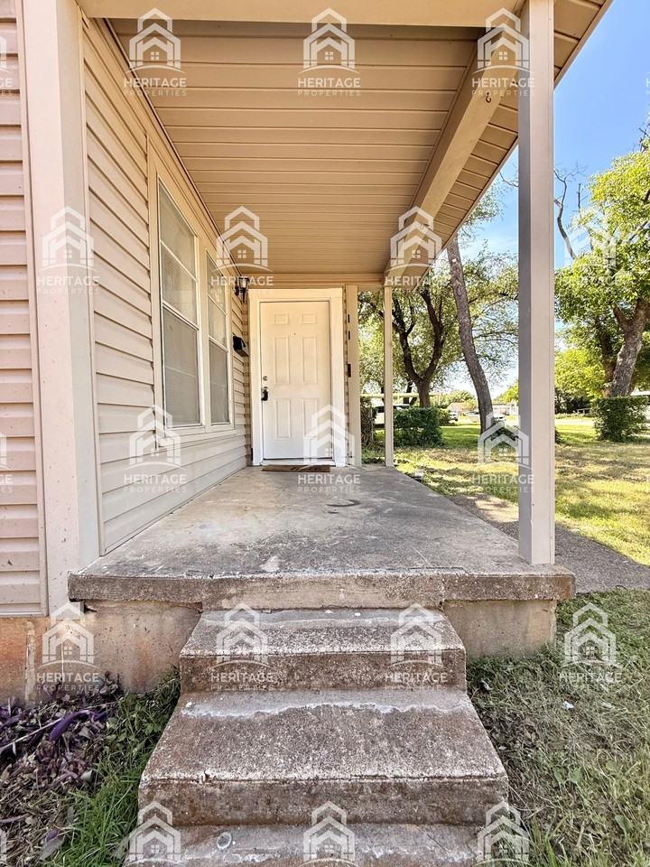 5809 Kilpatrick Ave - Photo 3 of 32