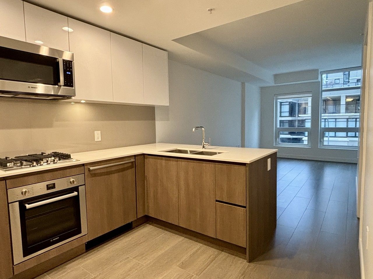 618 Carnarvon Street - Photo 4 of 15