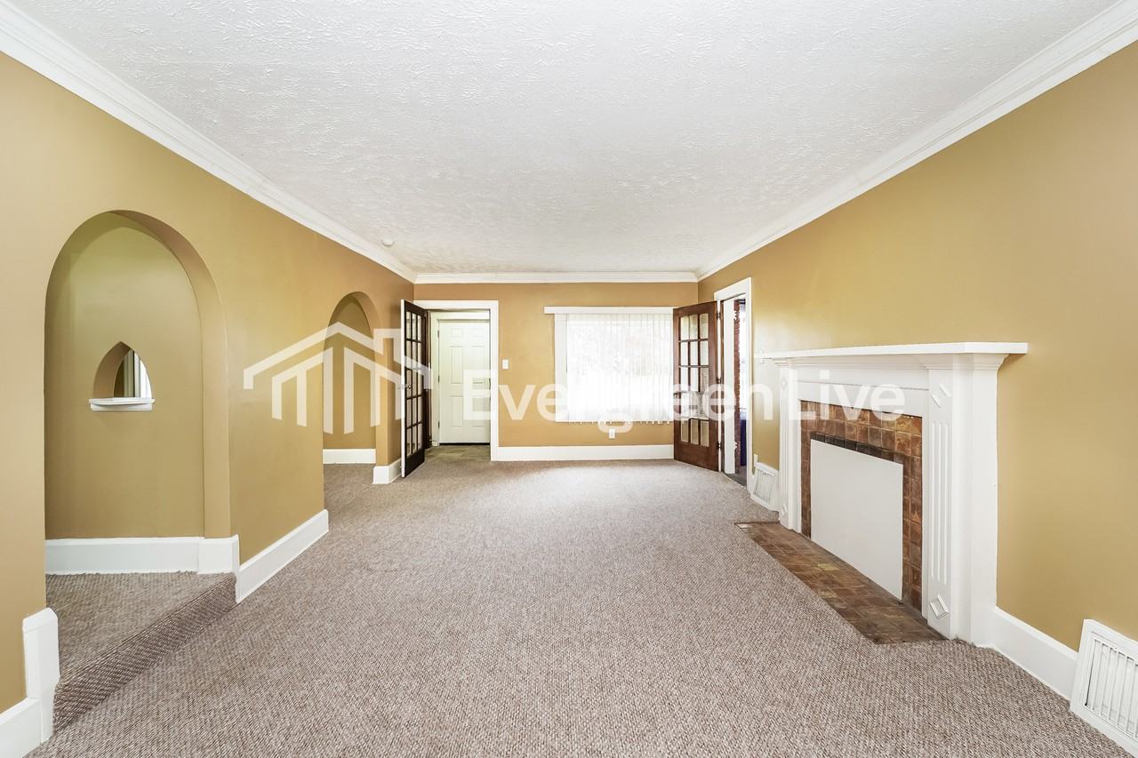 864 Packard Dr - Photo 3 of 15