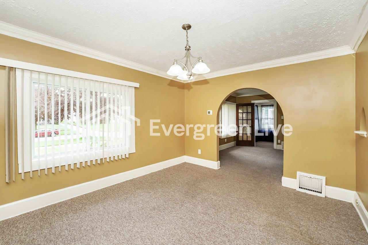 864 Packard Dr - Photo 4 of 15