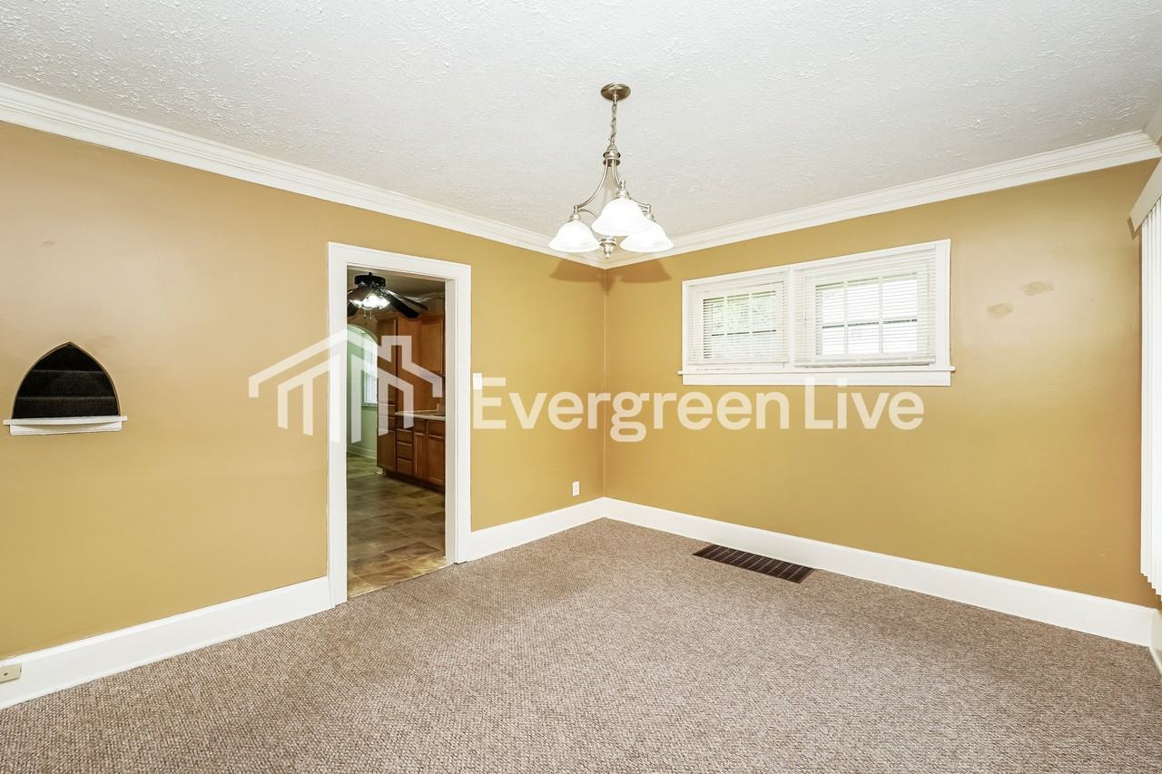 864 Packard Dr - Photo 5 of 15
