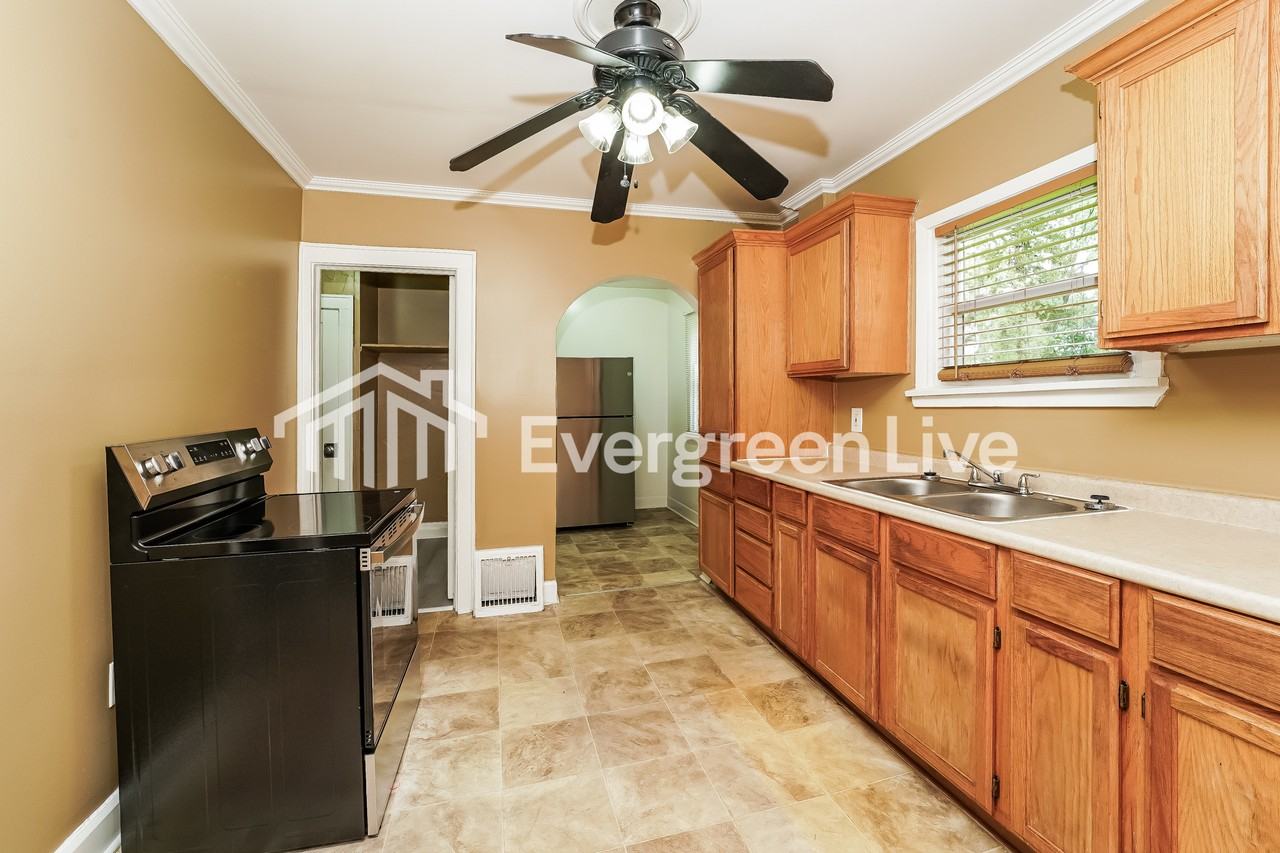 864 Packard Dr - Photo 6 of 15