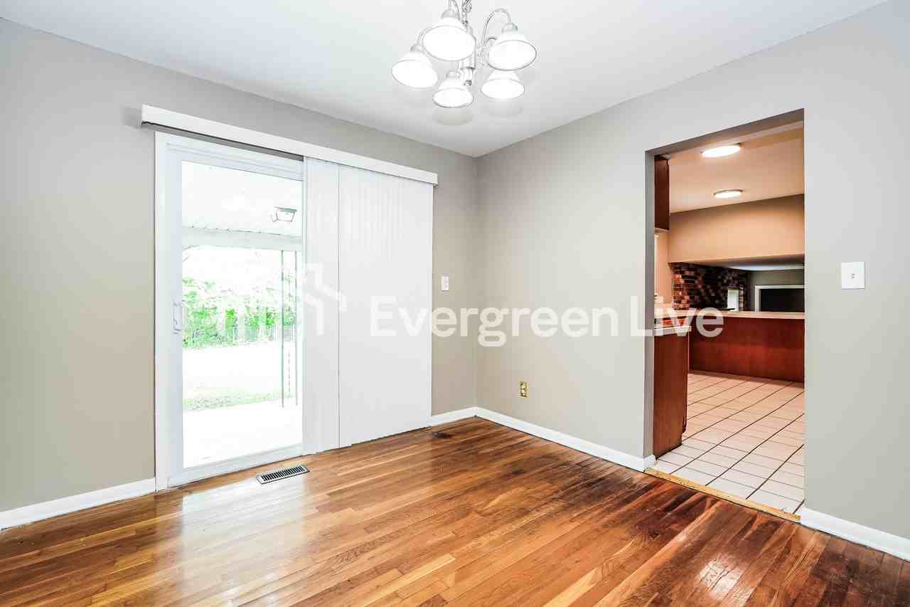 2644 Queensway Dr - Photo 6 of 15