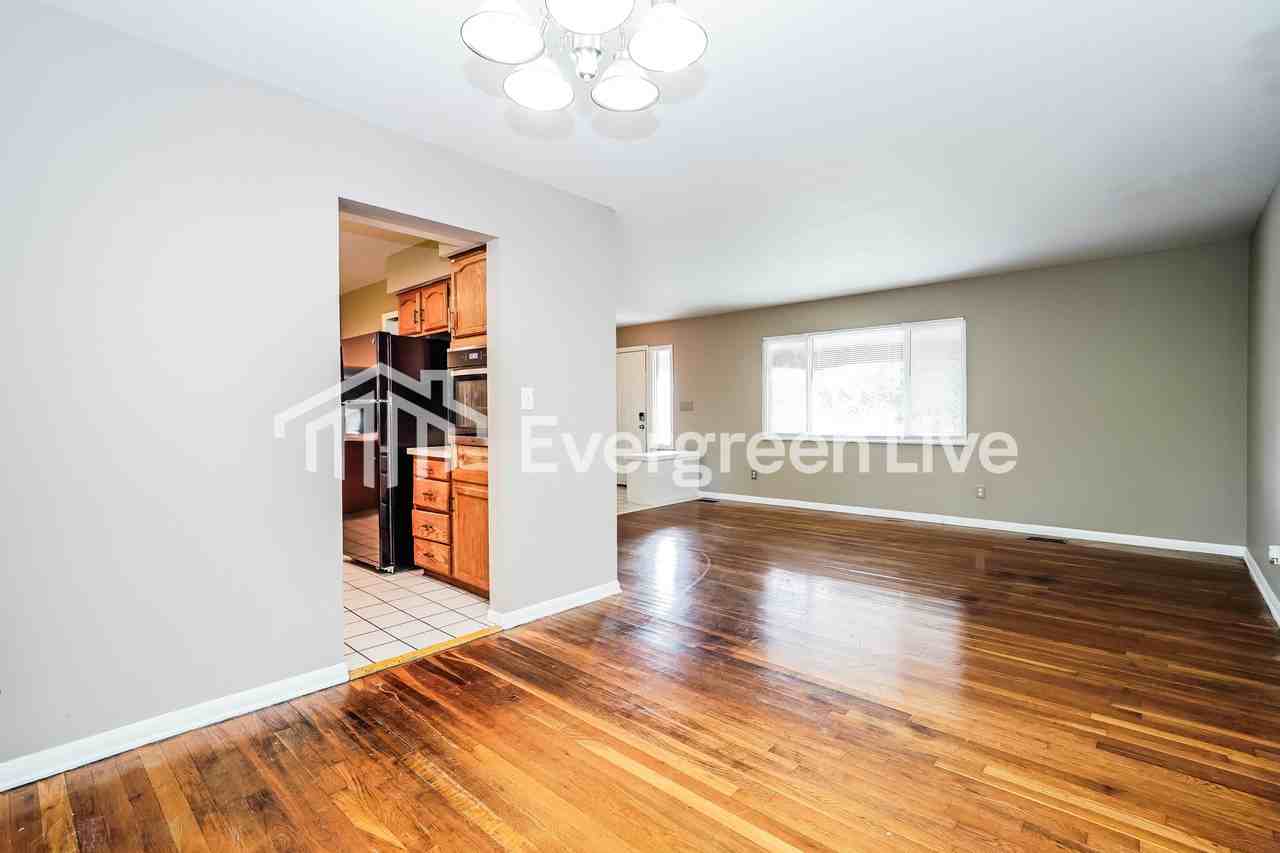 2644 Queensway Dr - Photo 7 of 15