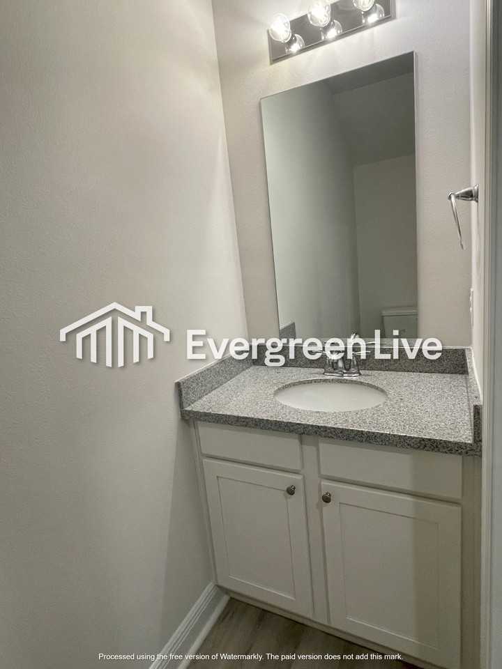 9843 Fowler Ave - Photo 5 of 31
