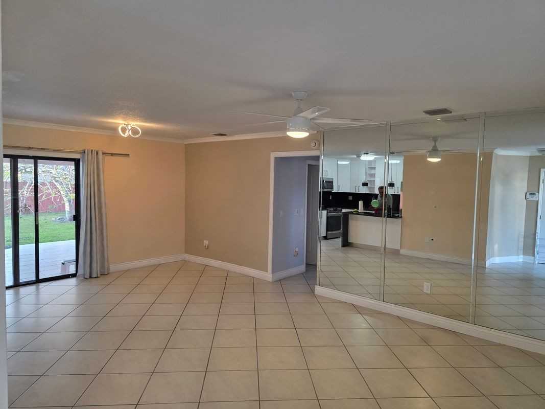 7921 Nw 12th St - Photo 5 of 16