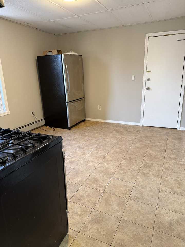 85 Holsman St #2 - Photo 7 of 20