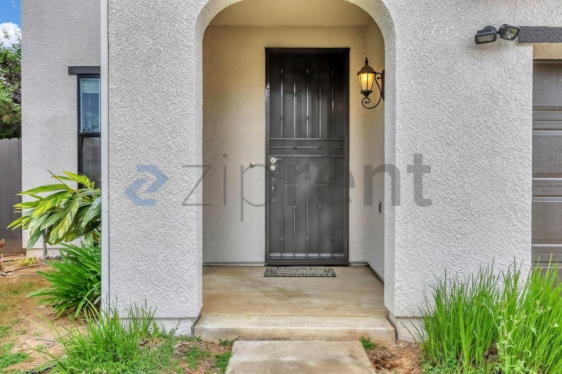 10586 N Whitney Ave - Photo 5 of 39