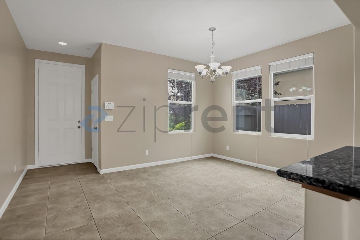 10586 N Whitney Ave - Photo 6 of 39
