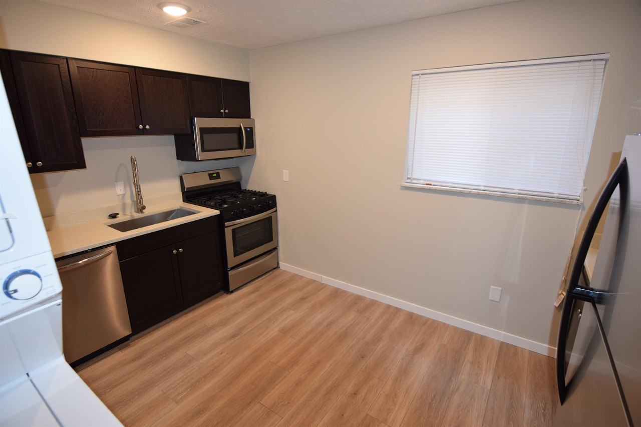 1296 Courtland Ave #B - Photo 7 of 9