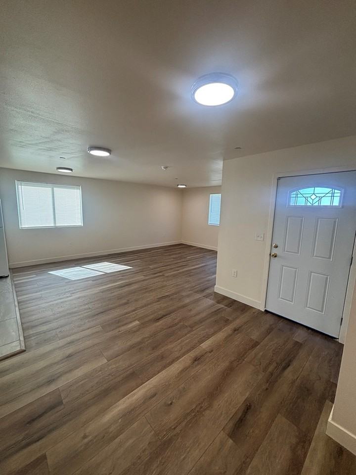 1830 West 48th Street - Photo 3 of 20