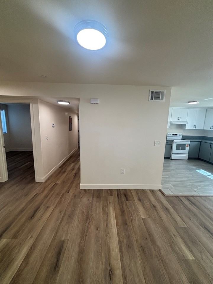 1830 West 48th Street - Photo 2 of 20