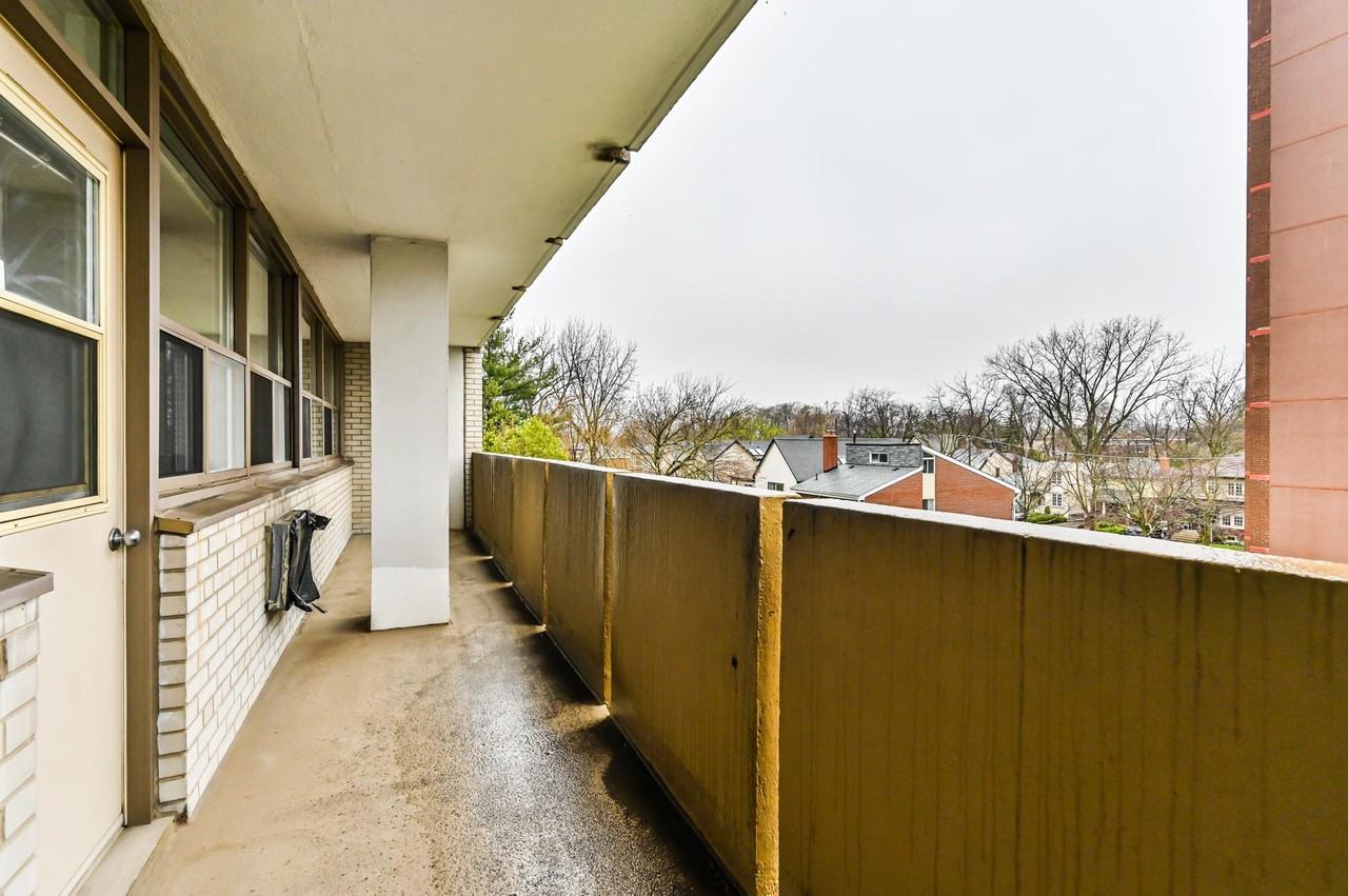 Davisville Tower - Photo 2 of 11